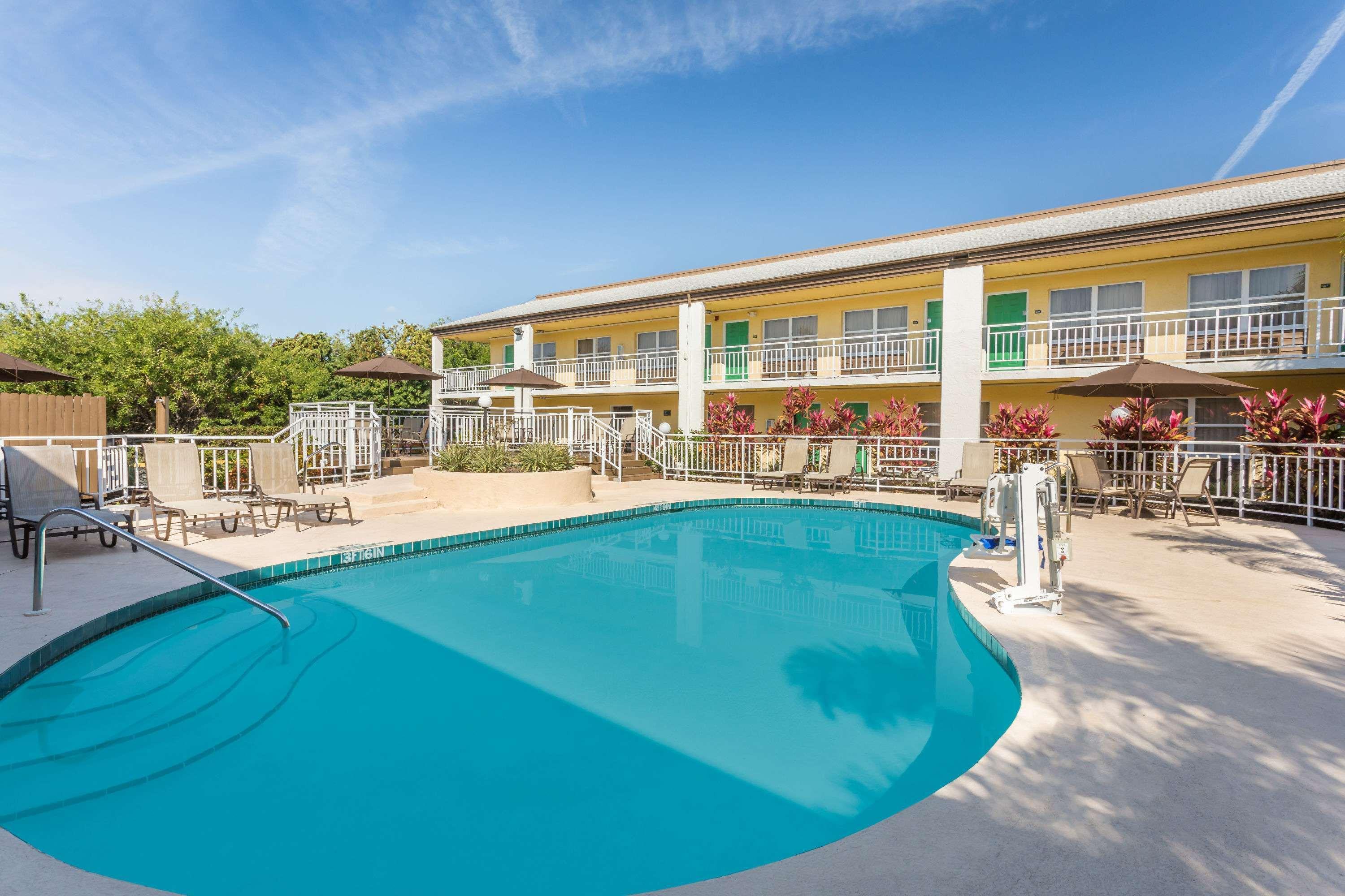 Мотель Super 8 By Wyndham Ellenton Bradenton Area Экстерьер фото