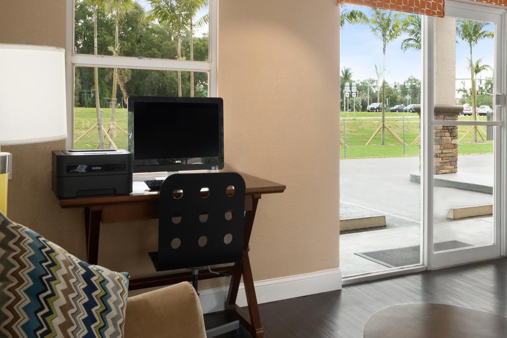 Мотель Super 8 By Wyndham Ellenton Bradenton Area Экстерьер фото