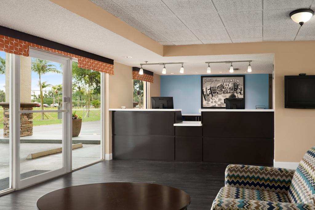 Мотель Super 8 By Wyndham Ellenton Bradenton Area Экстерьер фото