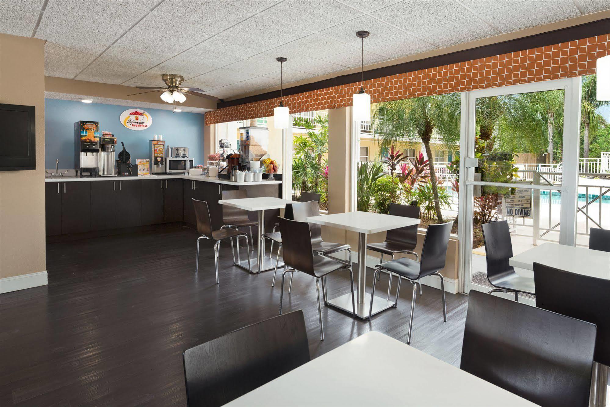 Мотель Super 8 By Wyndham Ellenton Bradenton Area Экстерьер фото